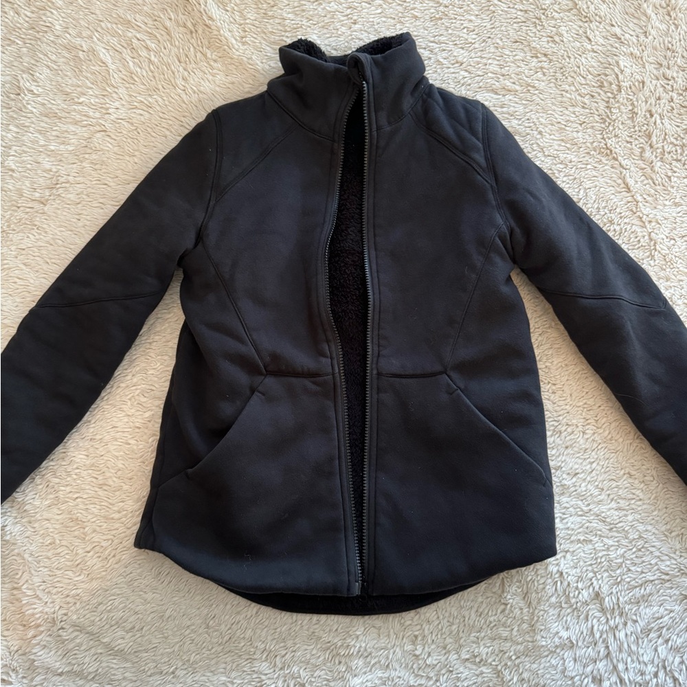 Ivivva (Lululemon) girls reversible coat.  Sherpa lined